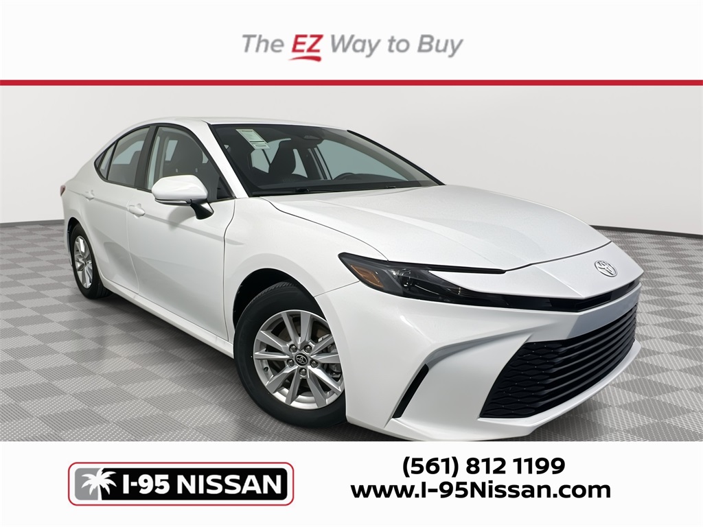 2025 Toyota Camry LE's photo