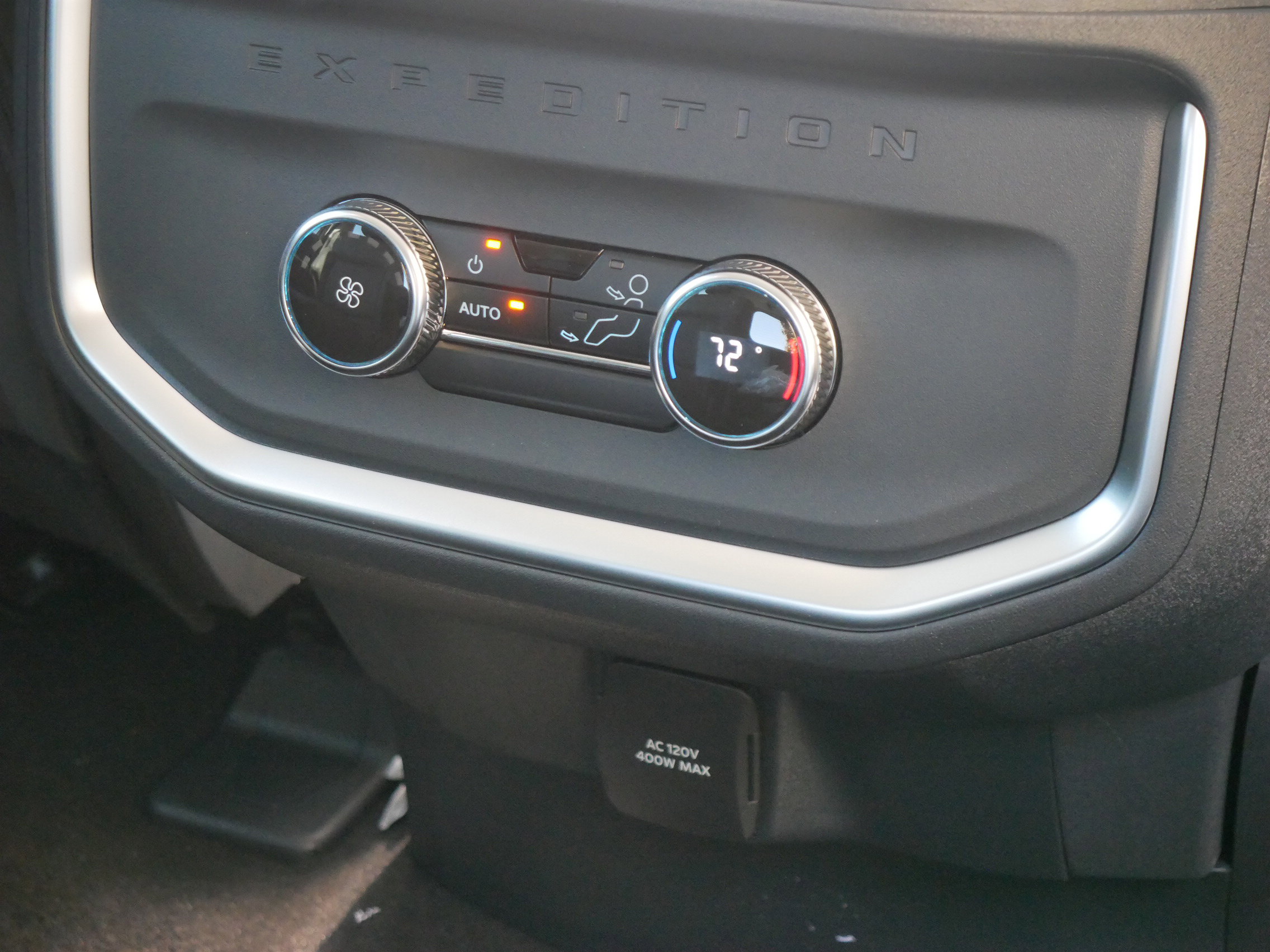 2025 Ford Expedition photo 30