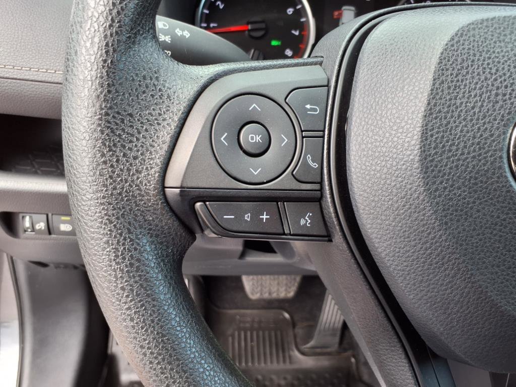 2022 Toyota RAV4 XLE photo 5