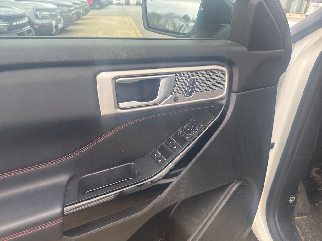 2023 Ford Explorer ST-Line photo 3