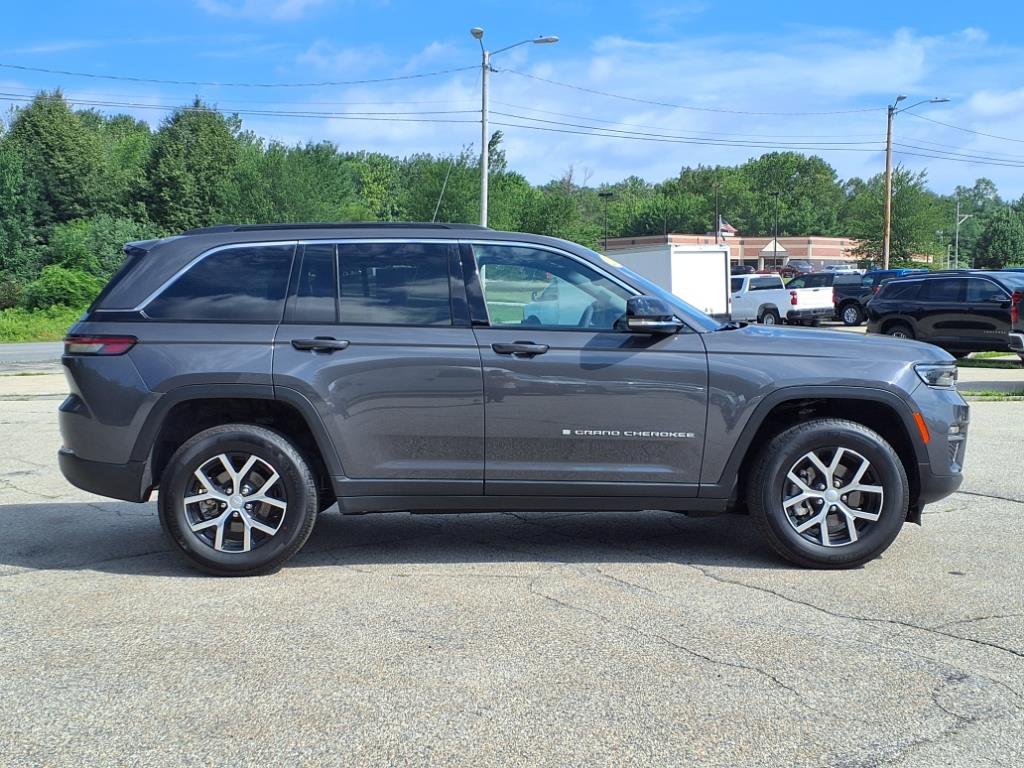 2024 Jeep Grand Cherokee Limited photo 2