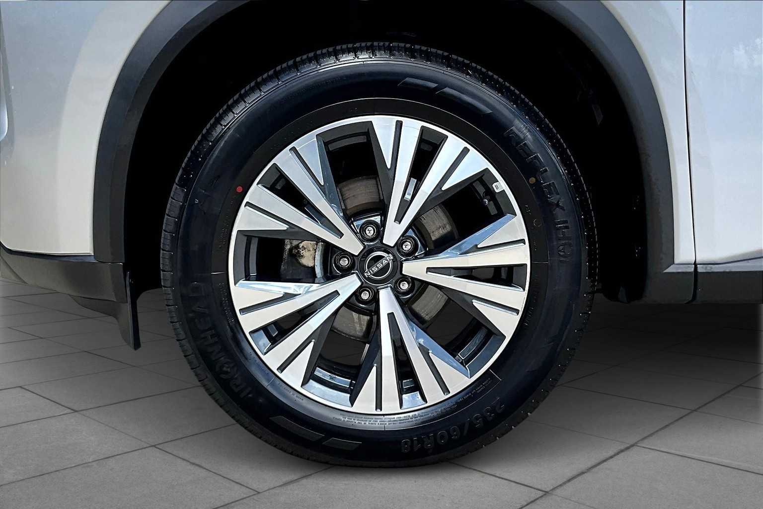 2023 Nissan Rogue SV photo 9