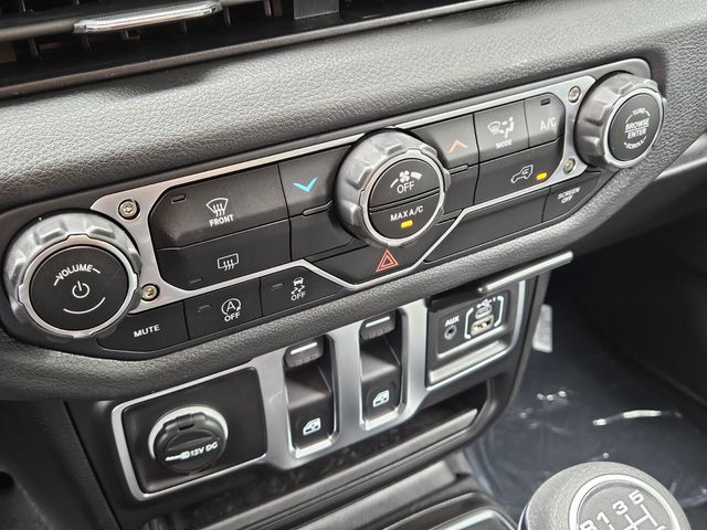 2025 Jeep Wrangler Sport photo 30
