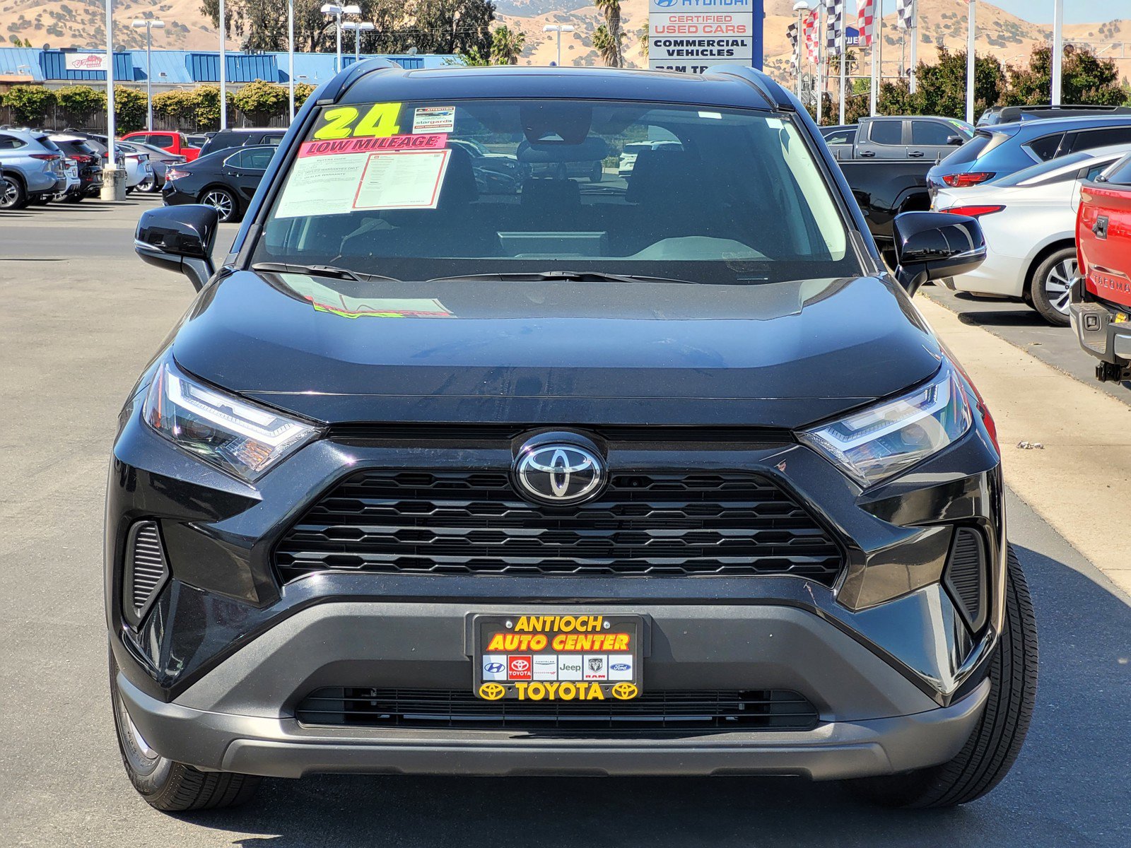 2024 Toyota RAV4 XLE photo 2