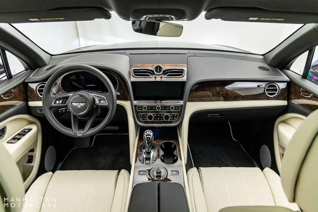 2024 Bentley Bentayga EWB photo 17