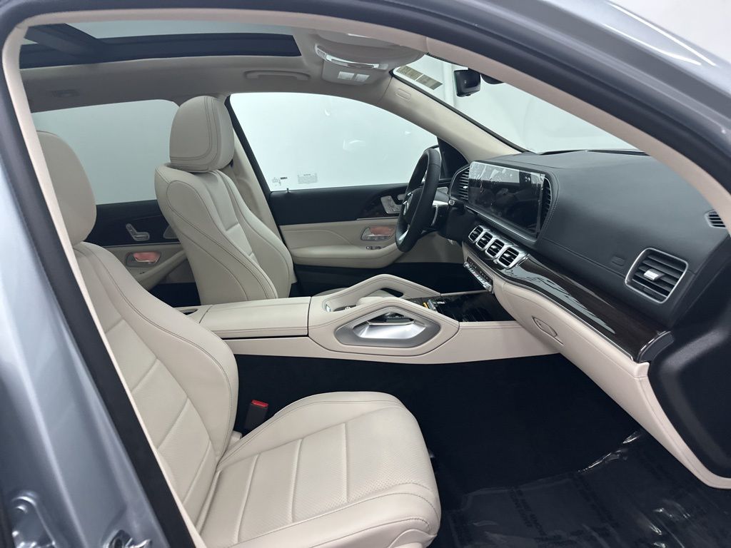 2026 Mercedes Benz GLS 450 4MATIC photo 27
