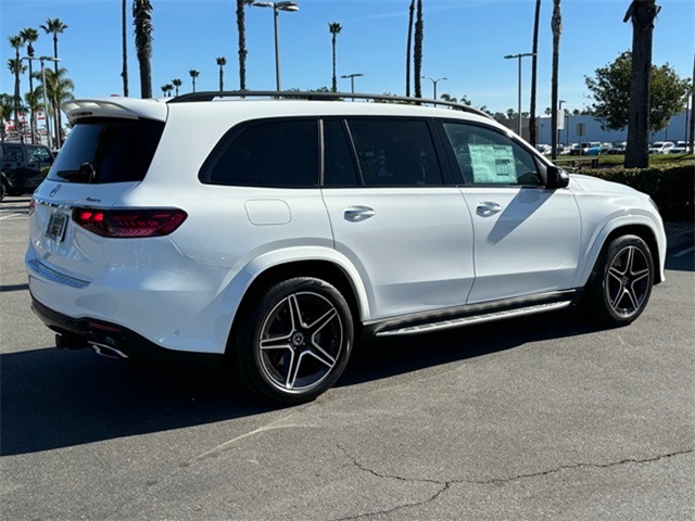 2025 Mercedes Benz GLS 450 4MATIC photo 3