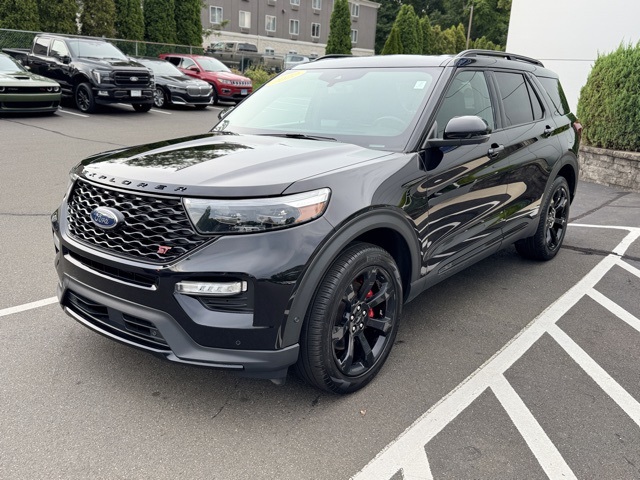 2022 Ford Explorer ST photo 3