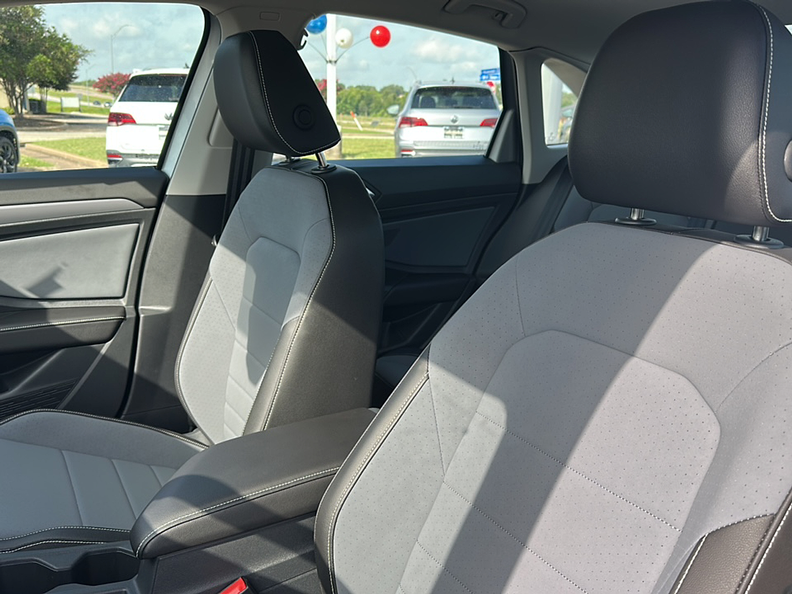 2025 Volkswagen Jetta 1.5T SE photo 4
