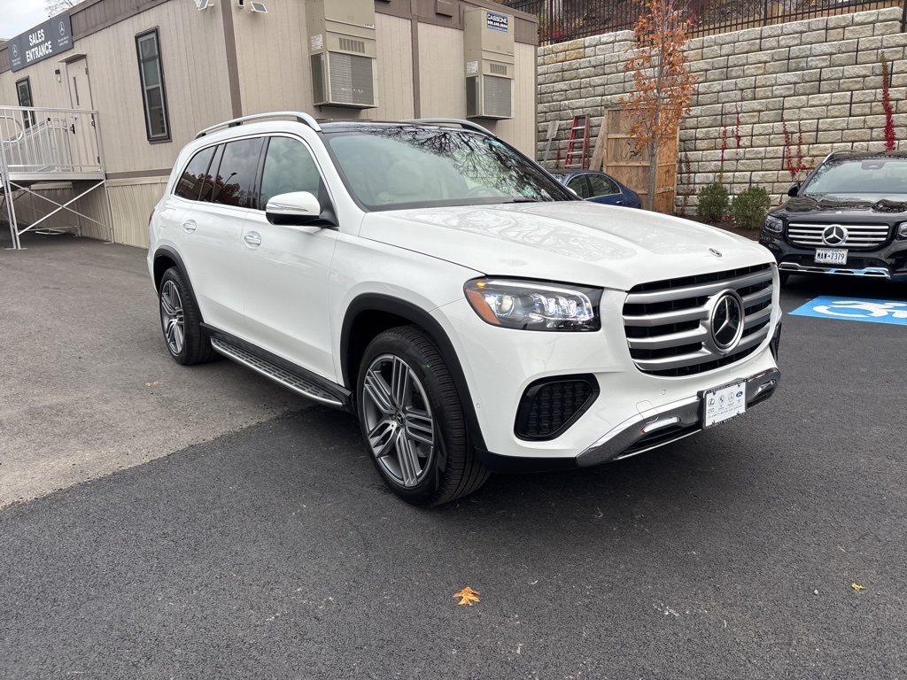 2025 Mercedes-Benz GLS Base's photo