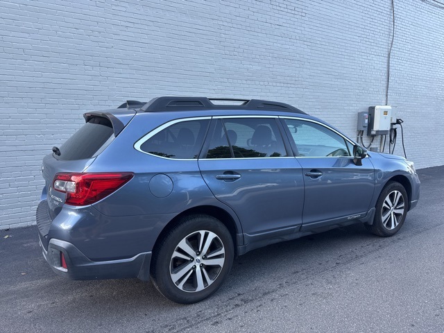 2018 Subaru Outback 3.6R Limited photo 2