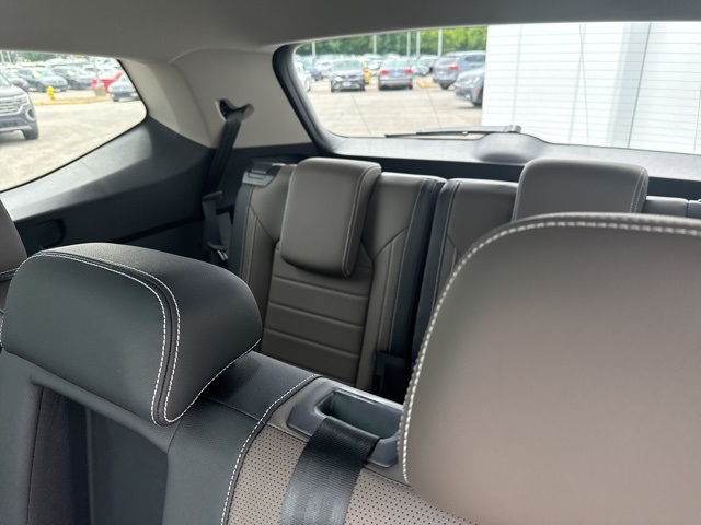 2025 Volkswagen Atlas SEL photo 9