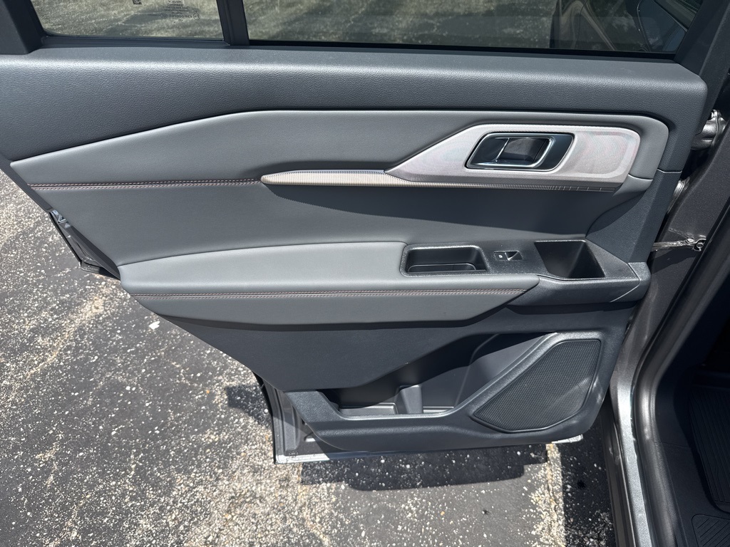 2025 Ford Explorer photo 23