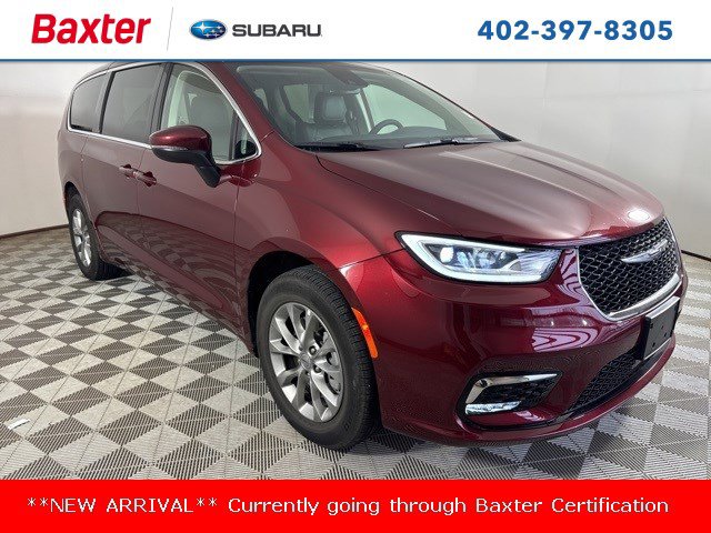 2023 Chrysler Pacifica Touring L's photo