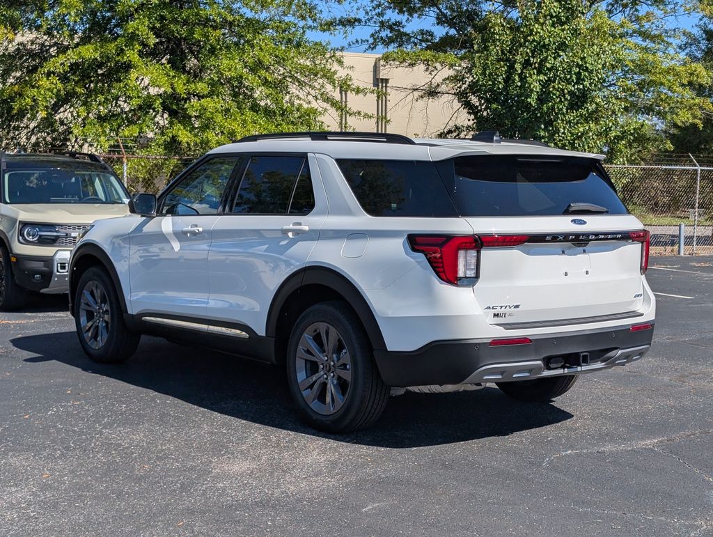2025 Ford Explorer photo 4