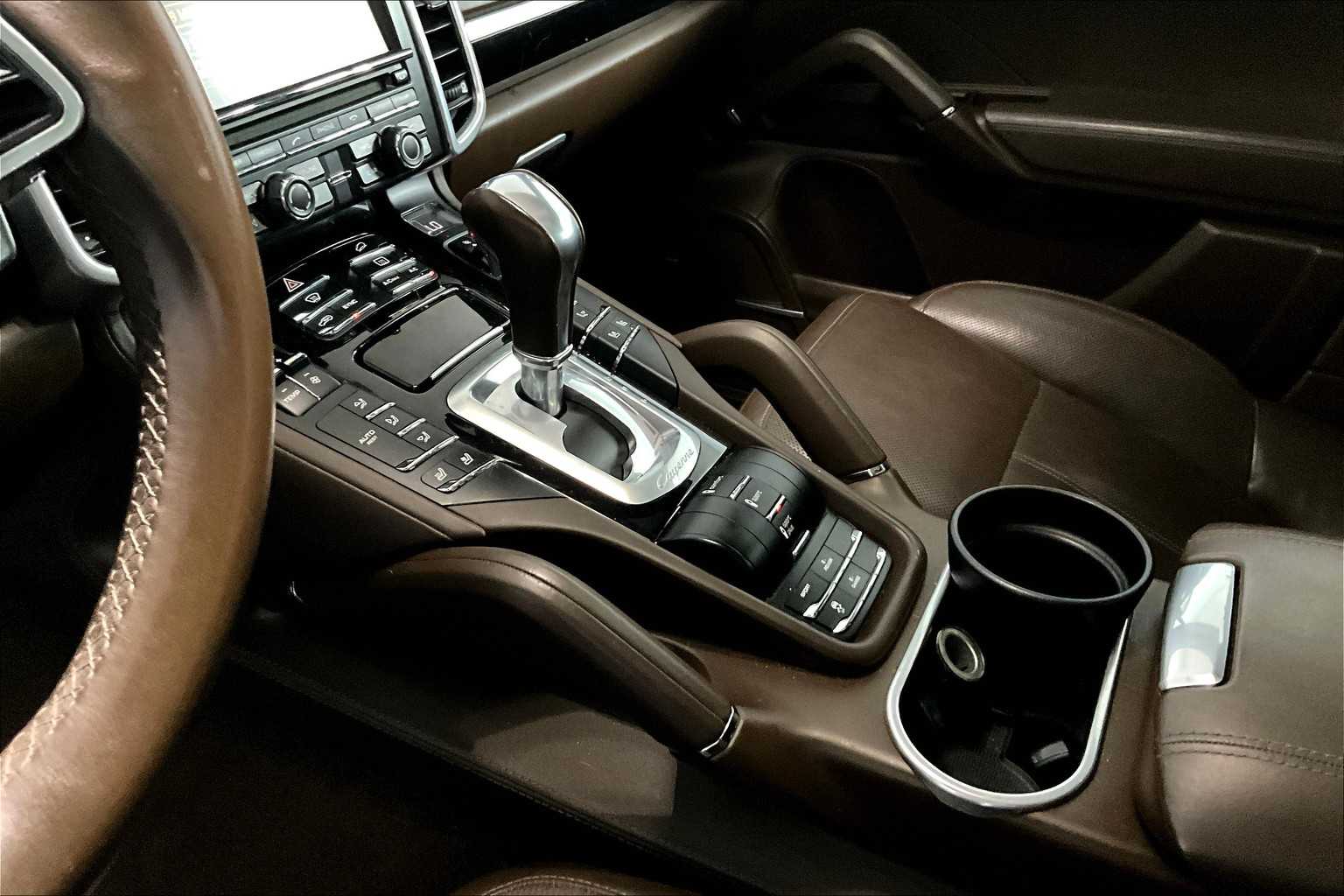 2016 Porsche Cayenne S E-Hybrid photo 14