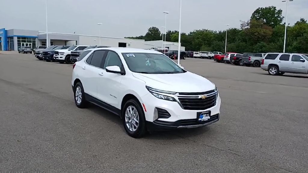 2023 Chevrolet Equinox LT photo 2