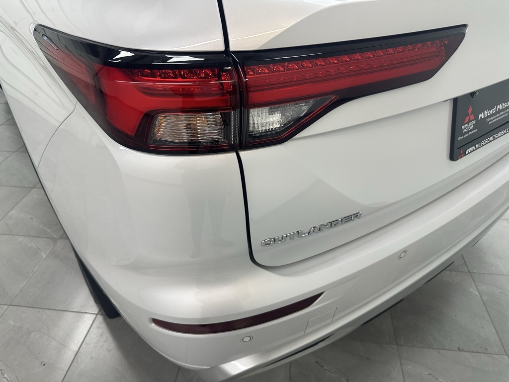 2023 Mitsubishi Outlander SEL photo 6