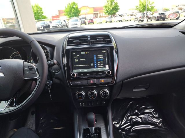 2025 Mitsubishi Outlander Sport LE photo 16
