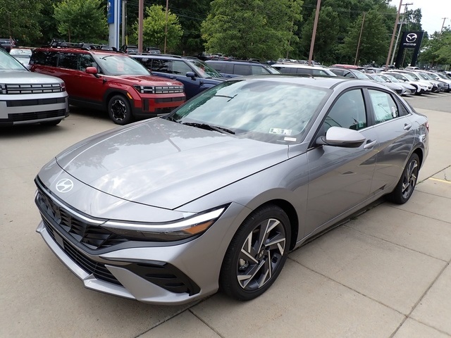 2025 Hyundai Elantra Limited photo 7