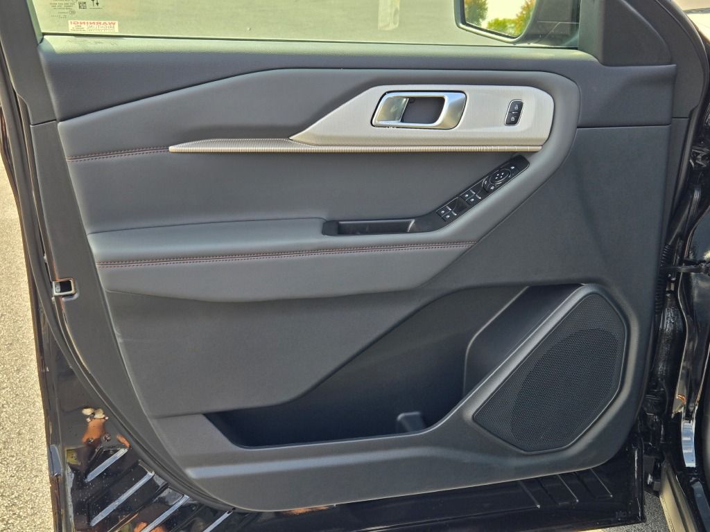 2025 Ford Explorer photo 19