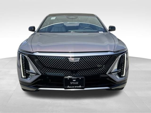 2025 Cadillac Lyriq Luxury photo 2