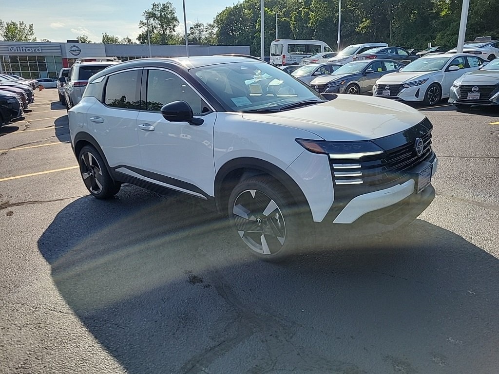 2026 Nissan Kicks SR photo 6