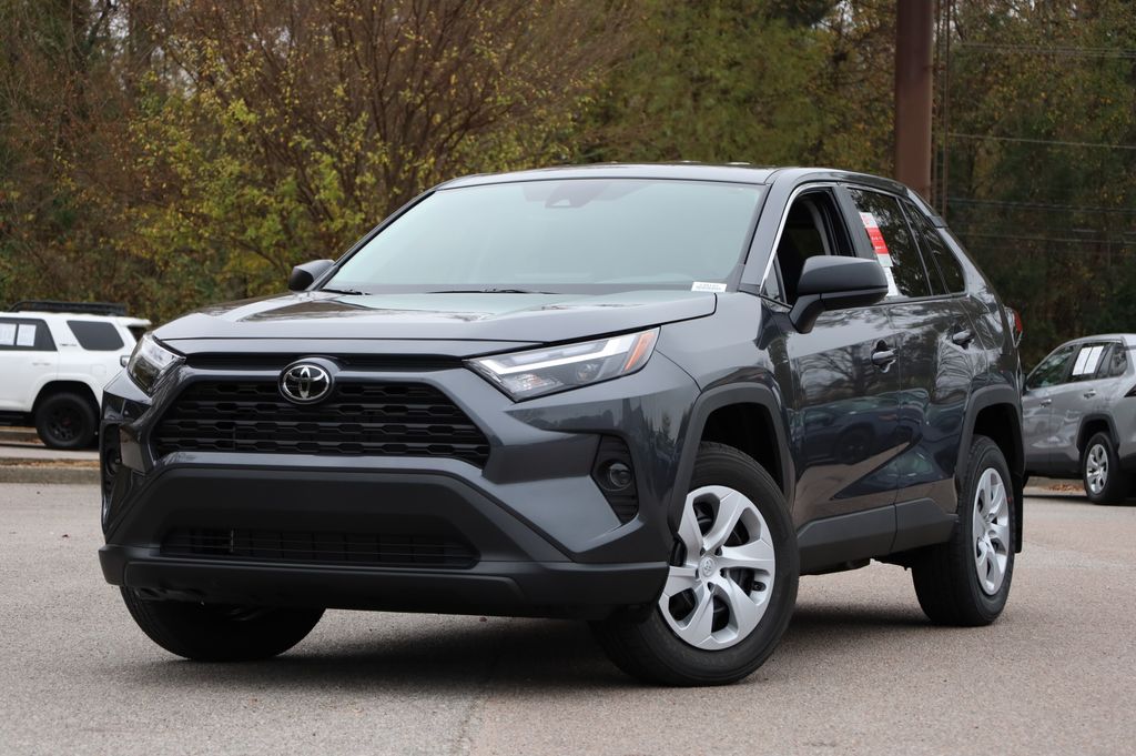 2025 Toyota RAV4 LE's photo
