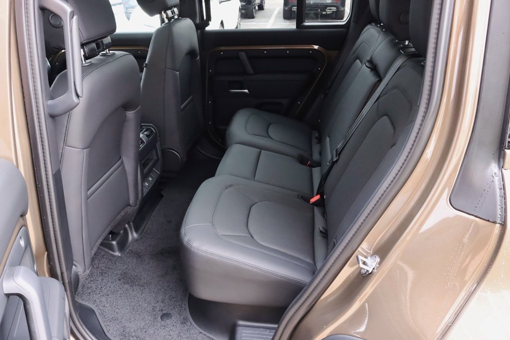2025 LAND ROVER DEFENDER - Image 23