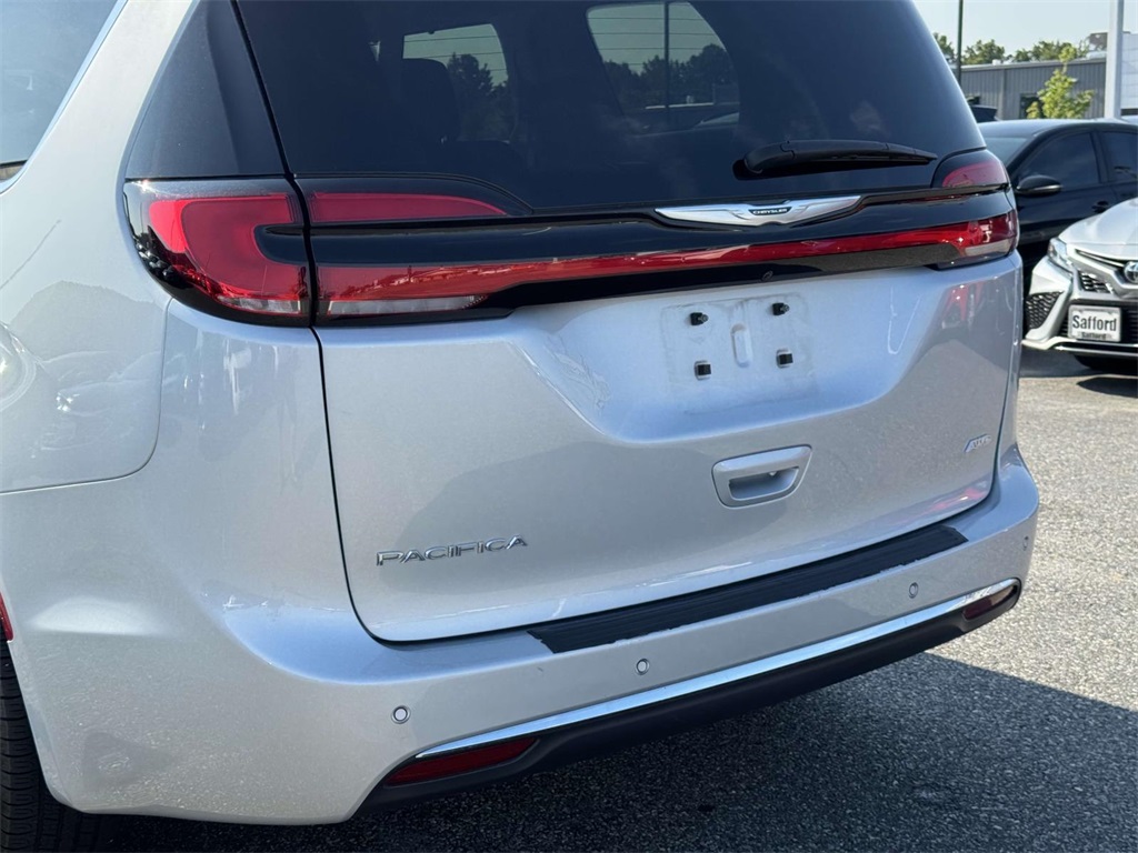 2023 Chrysler Pacifica Touring L photo 11