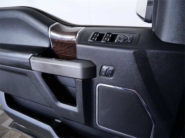 2016 Ford F-150 Platinum photo 25
