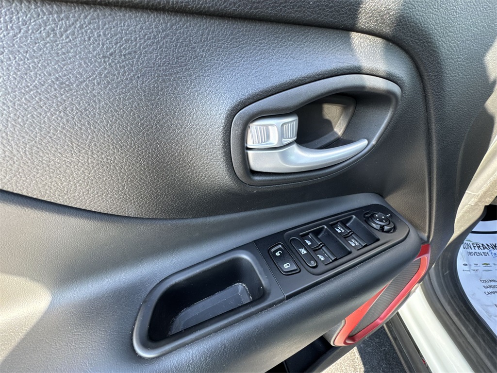 2023 Jeep Renegade Trailhawk photo 12
