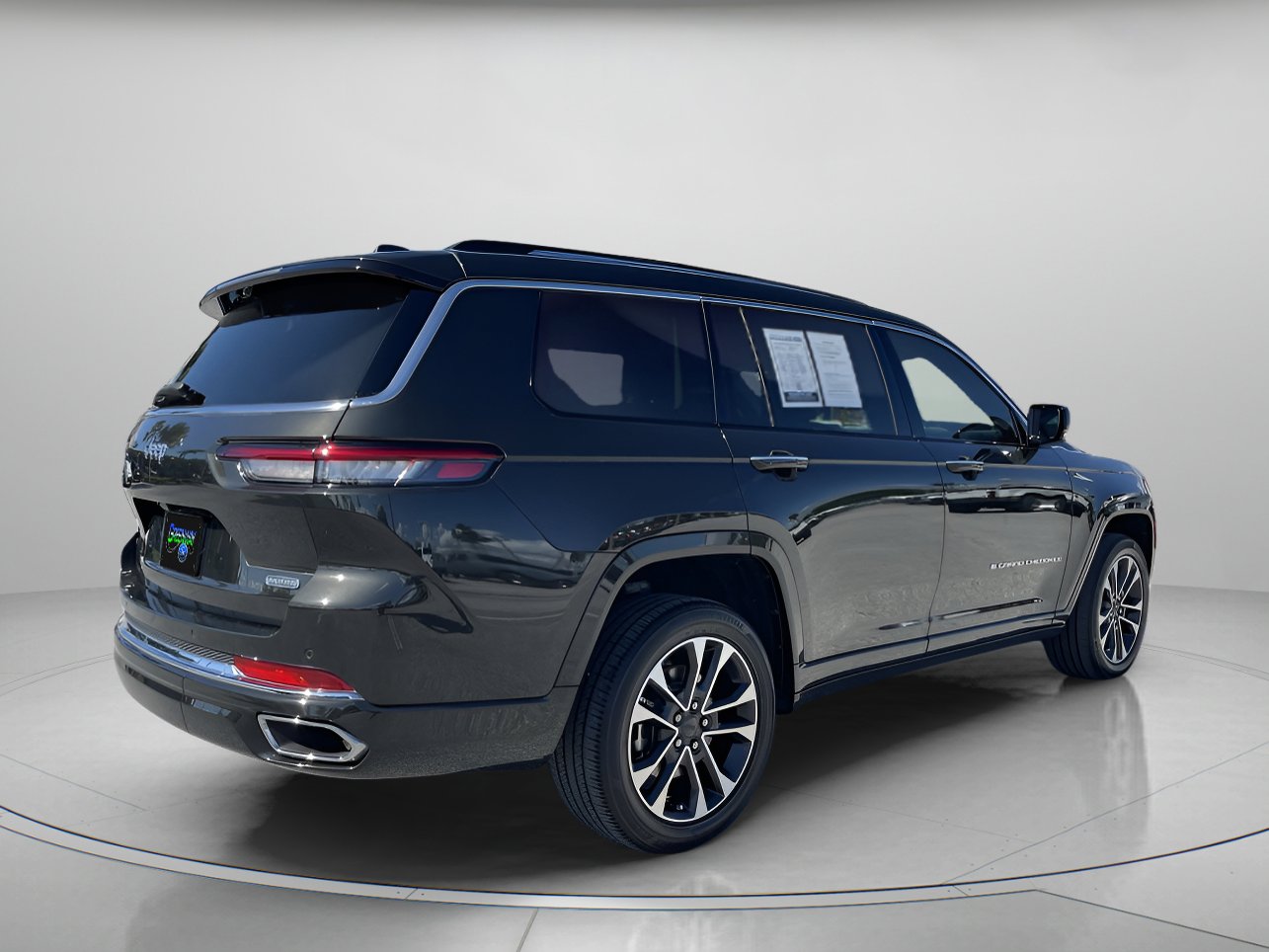 2022 Jeep Grand Cherokee Overland photo 3