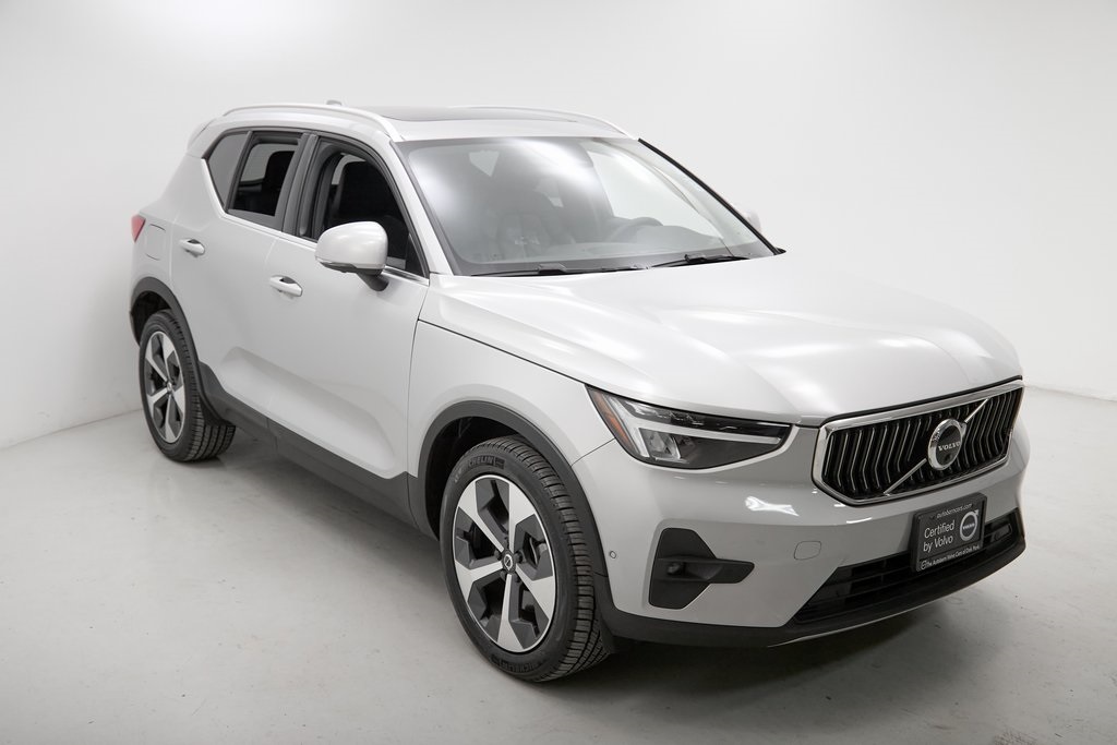 2023 VOLVO XC40 - Image 3