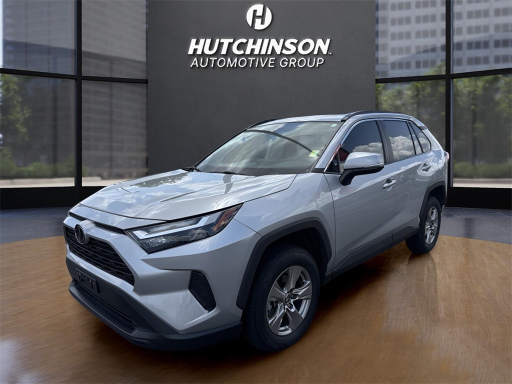 2023 Toyota RAV4 XLE photo 3