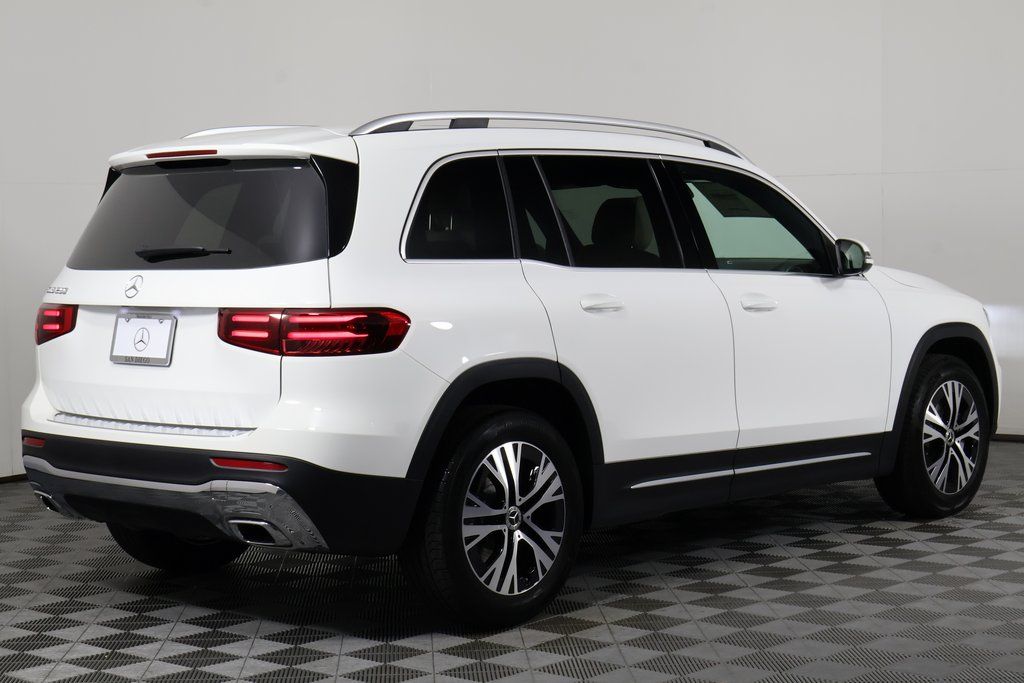 2026 Mercedes Benz GLB 250 photo 2