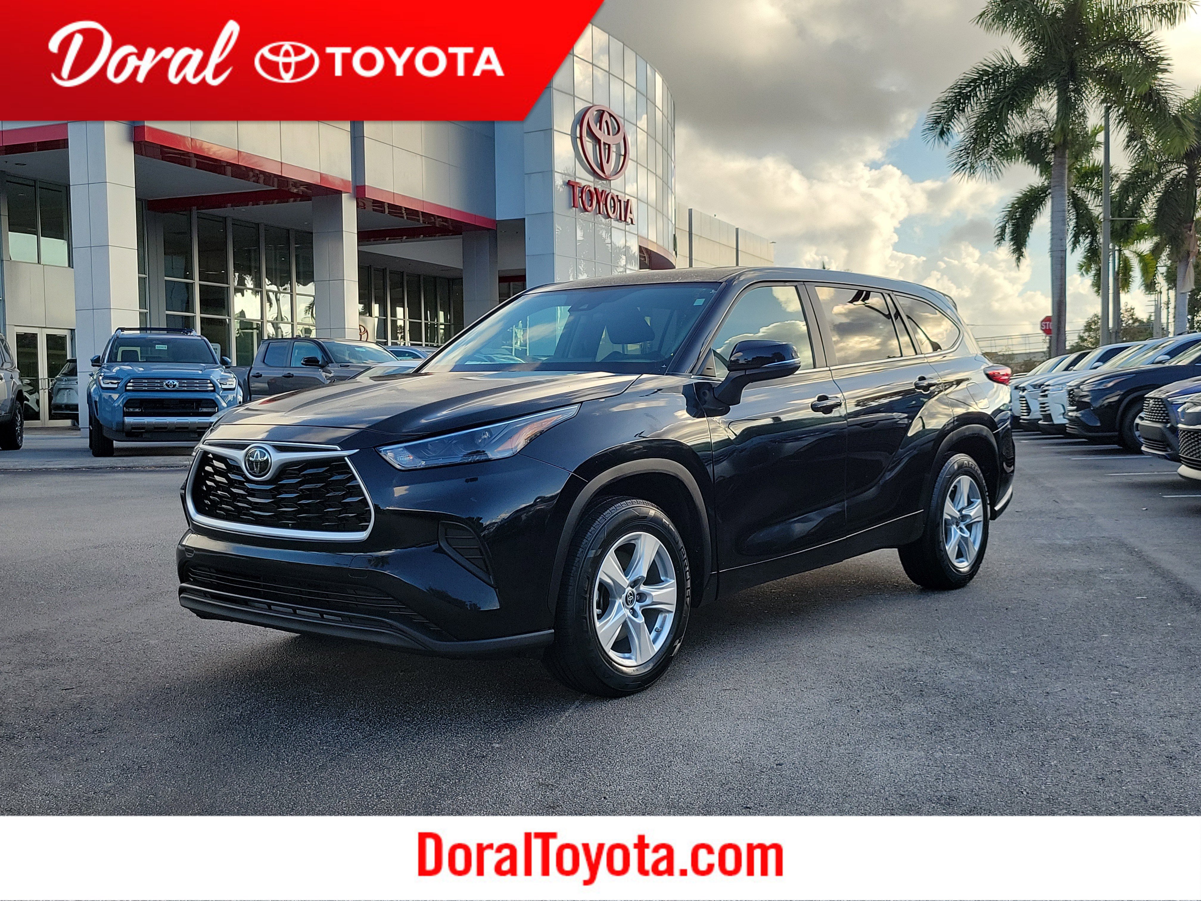 2023 Toyota Highlander L's photo