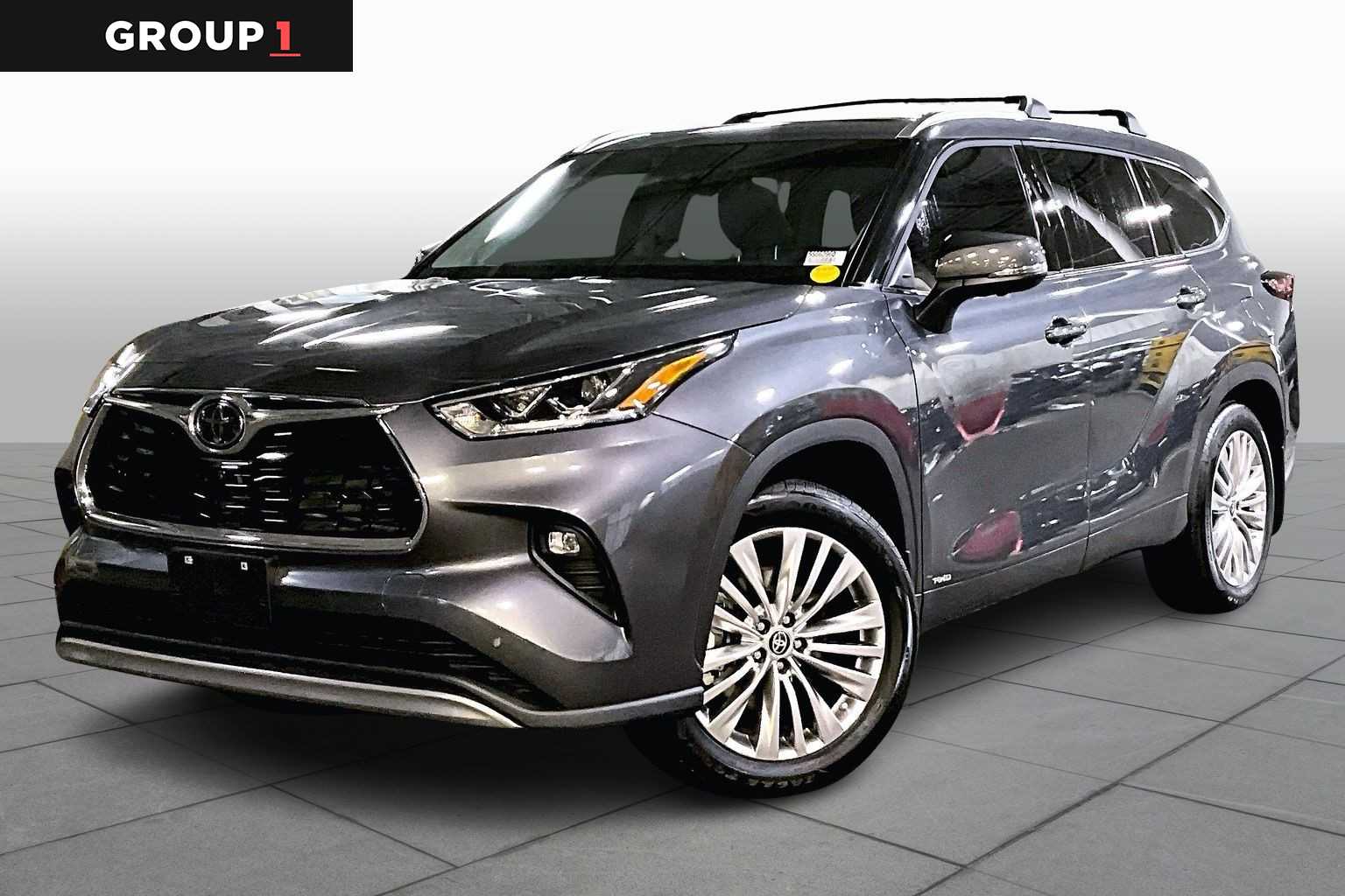 2025 Toyota Highlander Platinum's photo