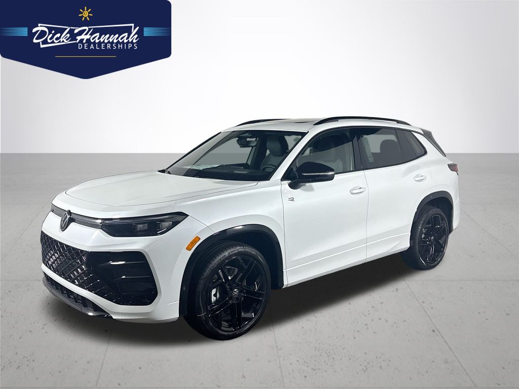 2025 Volkswagen Tiguan SE R-LINE BLACK's photo