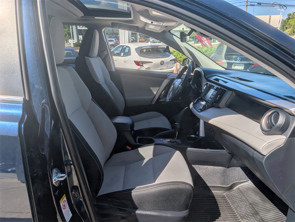 2017 Toyota RAV4 XLE photo 2