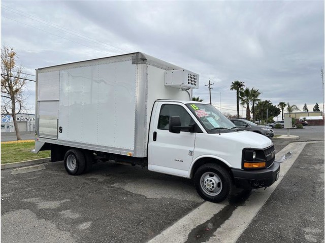 2015 Chevrolet Express Commercial Cutaway Cutaway Van 2D