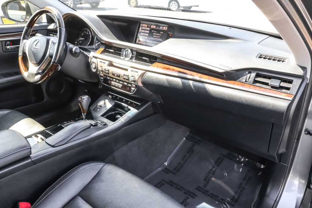 2014 Lexus ES 350 photo 30