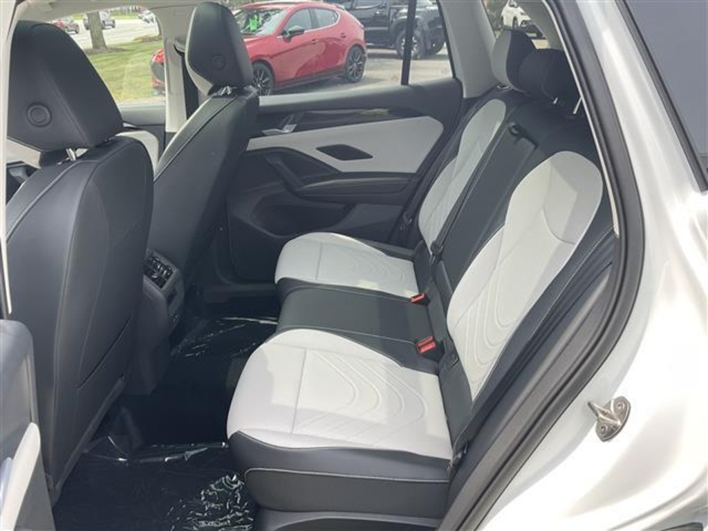 2025 Volkswagen Tiguan SE photo 4