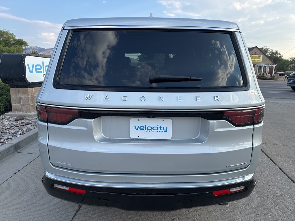 2023 Jeep Wagoneer L Series II photo 3