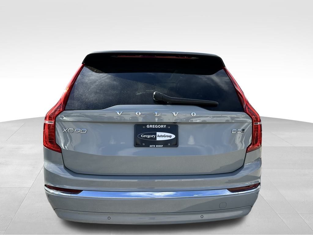 2024 Volvo XC90 B5 Core AWD photo 4