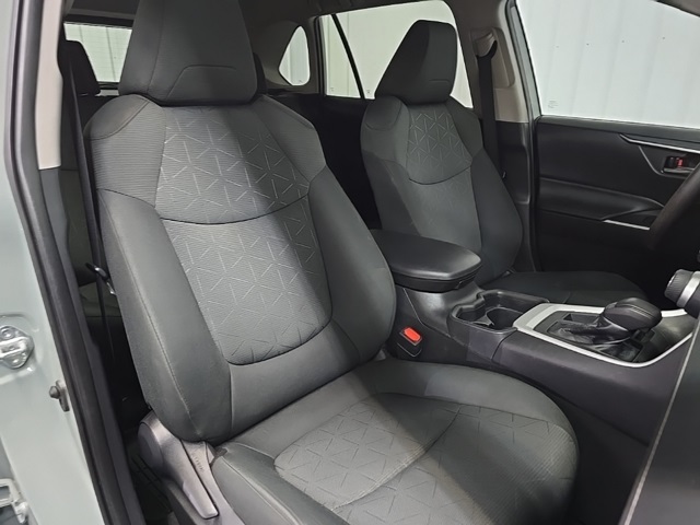 2021 Toyota RAV4 XLE photo 39