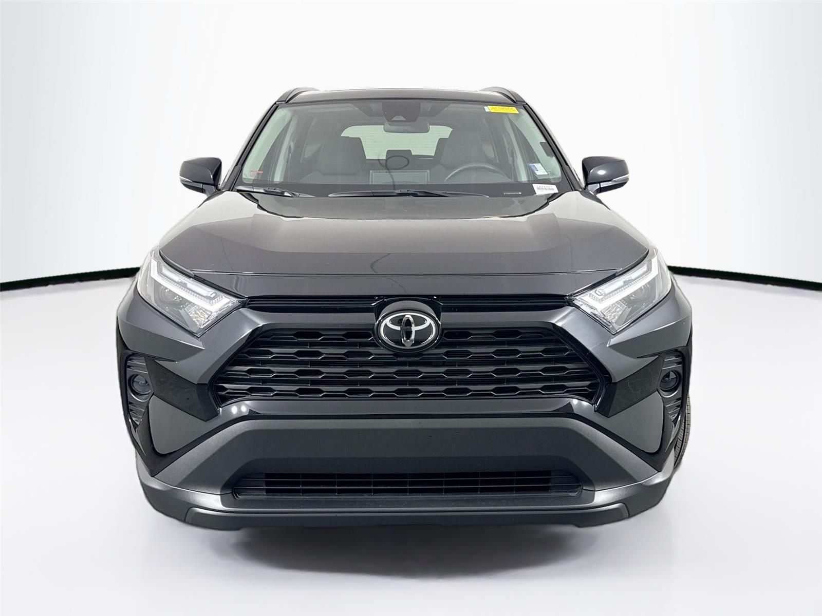 2025 Toyota RAV4 Hybrid XLE photo 3