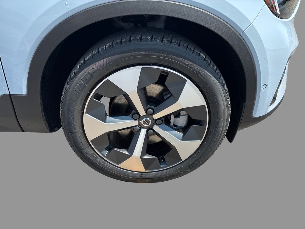 2026 Volvo XC40 AWD Plus photo 13