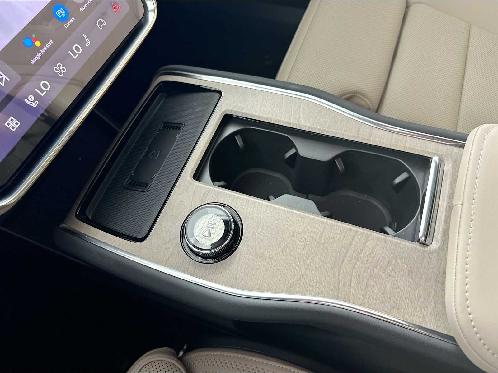 2025 Volvo EX90 Plus photo 13