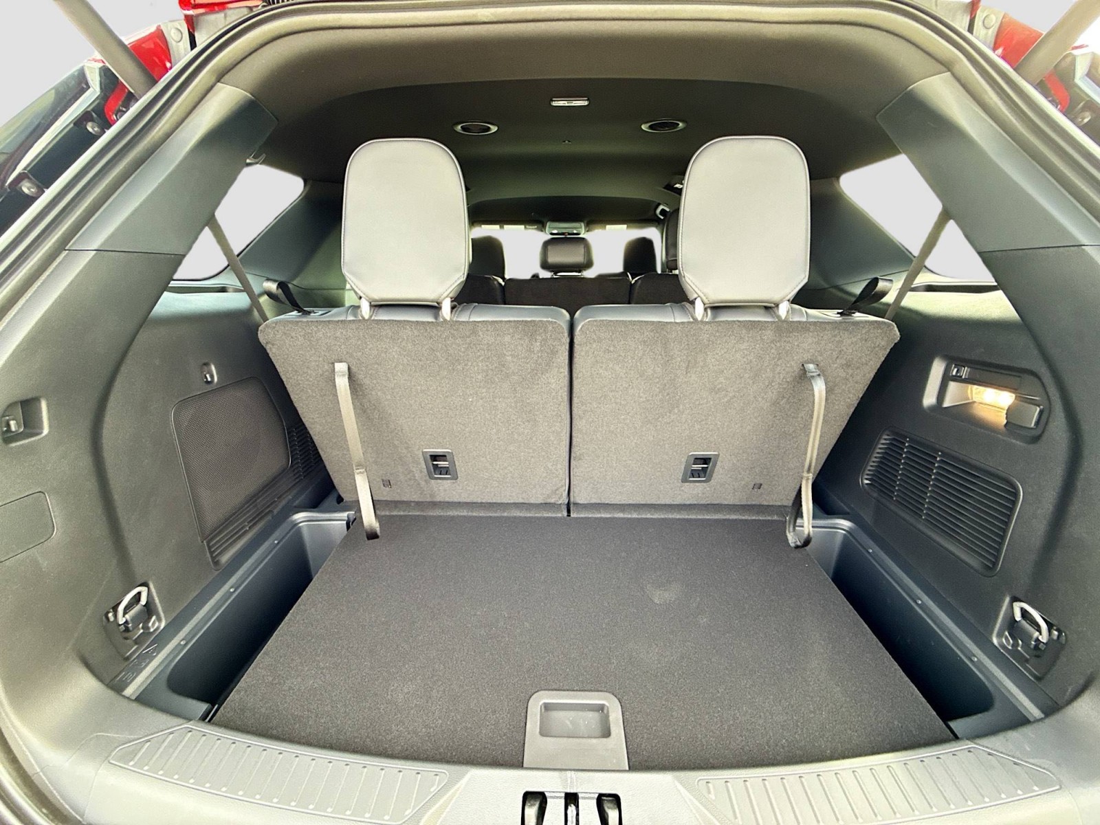 2025 Ford Explorer ST-Line photo 35